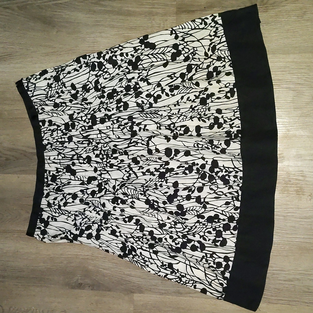 ⭐3/$10⭐George Midi Skirt